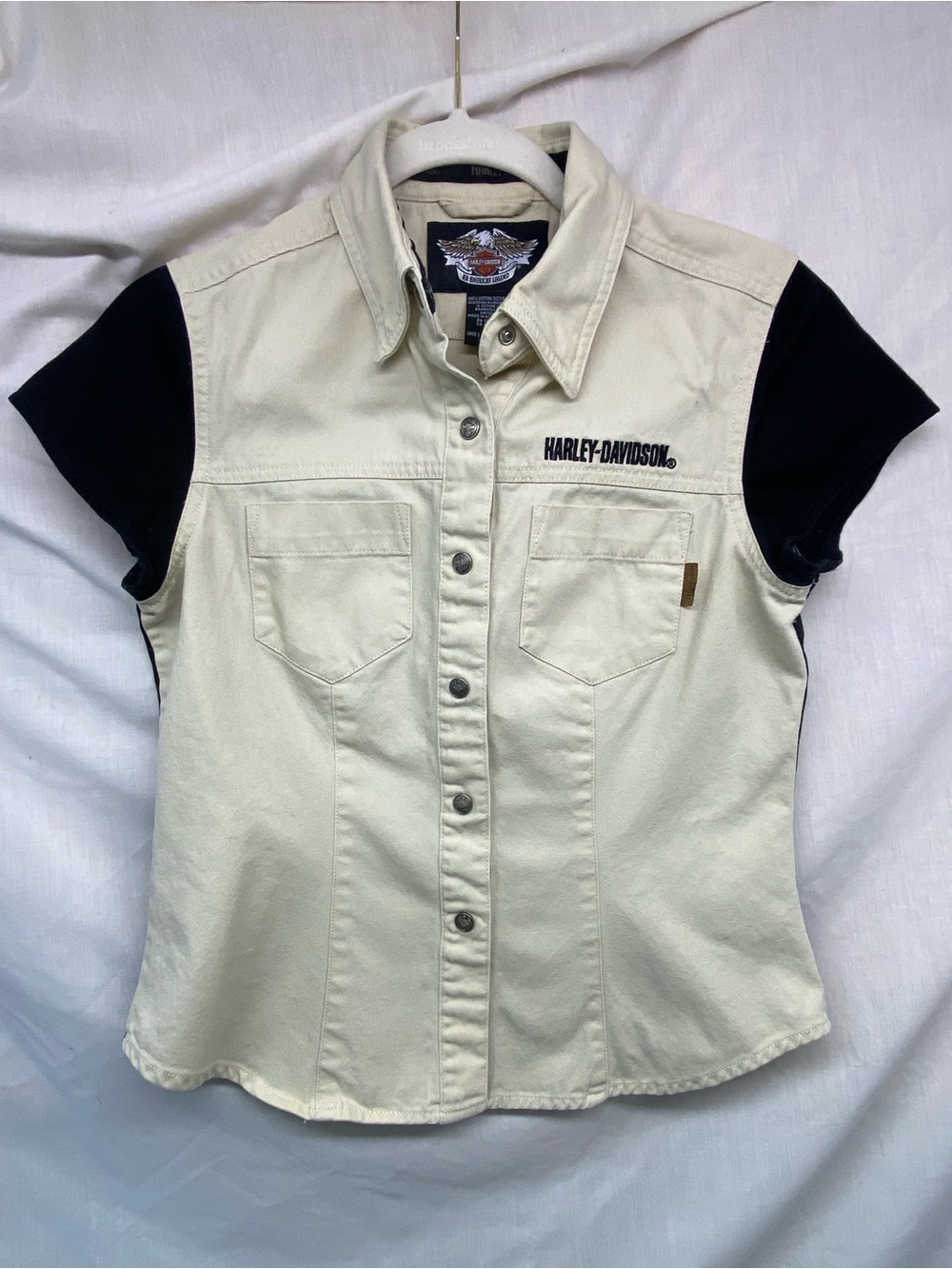 Harley-Davidson Cream Button-Front Top with Black Sleeves - Women’s size XS